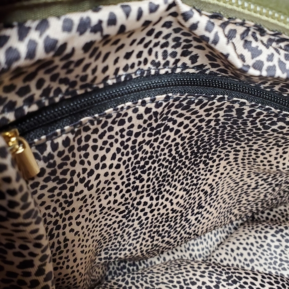 High Quality Pebbled Vegan Leather Purse - Picture 12 of 15